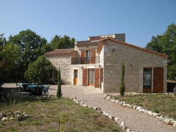 Gîte pour 10 personnes, avec jardin ainsi que piscine et terrasse, animaux acceptés à Les Cabannes (Tarn)