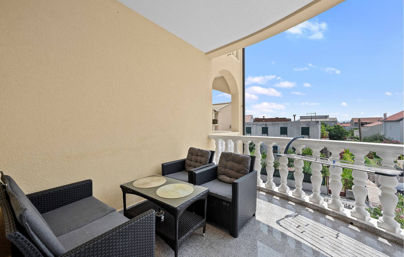 Ganze Ferienwohnung, Gemütliche 62 m² große Wohnung mit Terrasse, WLAN und Parkplatz in Strandnähe (1 km) in Vodice, Šibenik-Knin