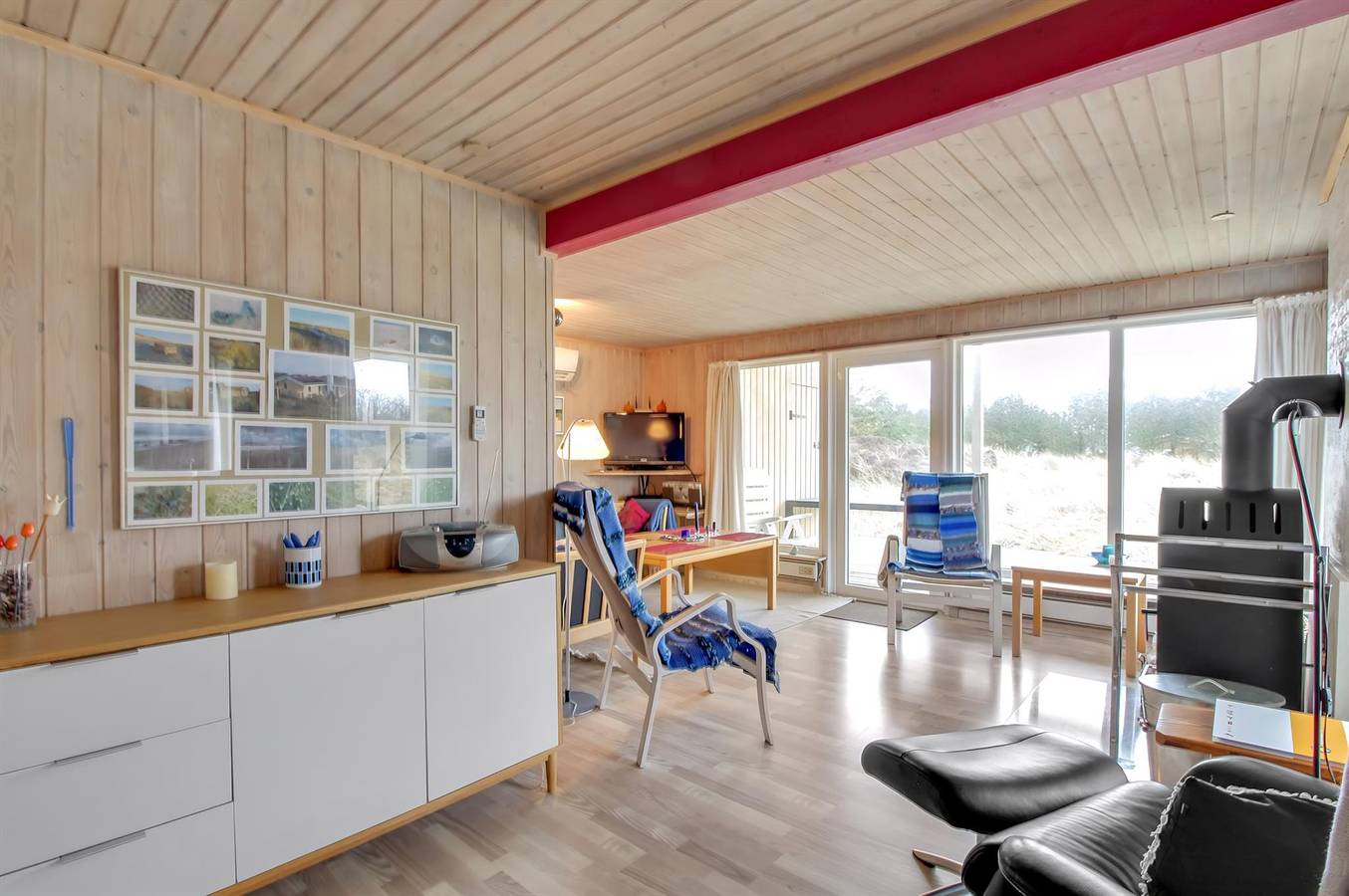 Stunning home in Hvide Sande w/ Wifi and 3 Bedrooms in Bjerregård, Holmsland Klit