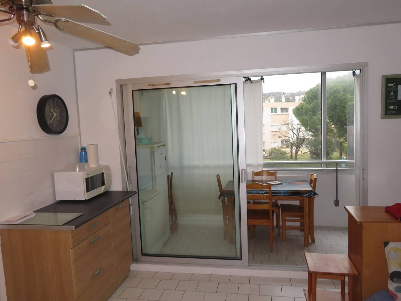 Entire studio, Studio cabin with glazed loggia near beach and shops in Sète in Sete, Mediterranean Coast (France)