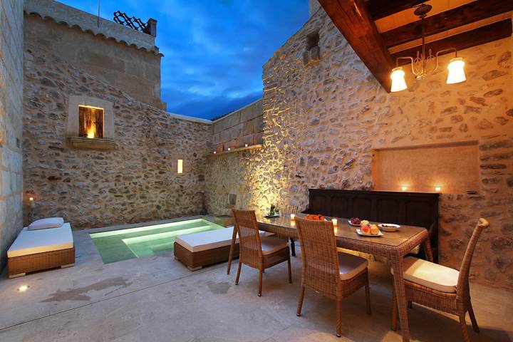 Ferienhaus für 6 Personen, mit Whirlpool und Balkon sowie Garten in Pollença