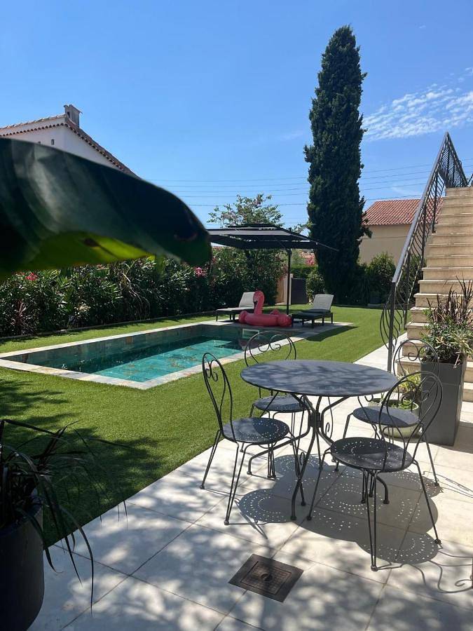 Appartement de vacances pour 6 personnes, avec Balcon et Terrasse ainsi que Jardin et Piscine