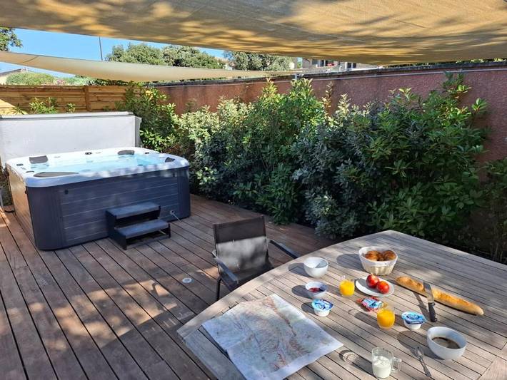 Location de vacances pour 2 personnes, avec jacuzzi et jardin à Aureille - 3