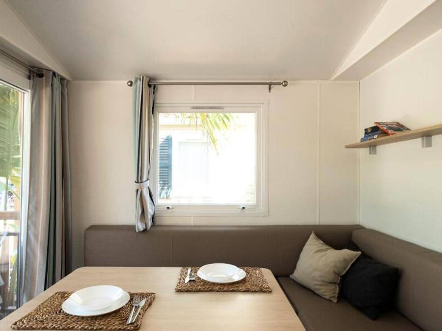 Camping Enmar - Bungalow 5 personnes - Bungalow 3 Pièces 4/5 Personnes Climatisé + Tv (4 adultes + 1 bébé - 2 ans) in Pineda de Mar, Costa del Maresme