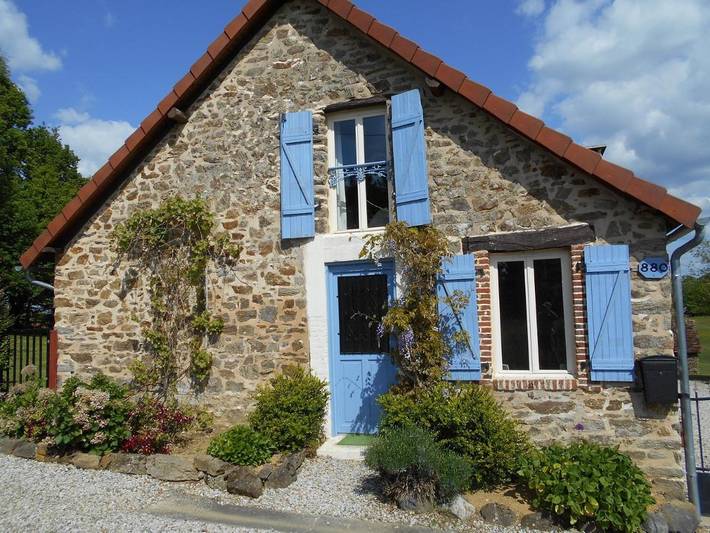 Gîte pour 2 personnes, avec jardin et vue à Saint-Pardoux-Corbier