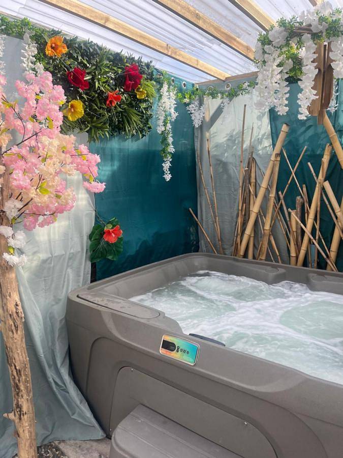 Location de vacances pour 2 personnes, avec jacuzzi ainsi que jardin et piscine à Aucamville - 4