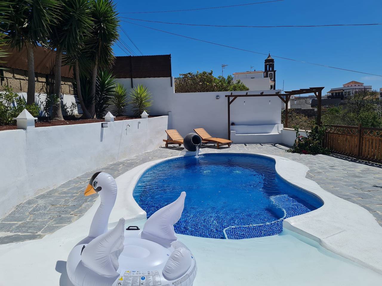 Maison de vacances "Bernarda" avec piscine chauffée, vue sur la mer, piscine privée et Wi-Fi in Villa de Arico, Arico