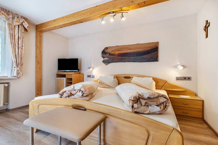 Maison d’hôtes Gerda : chambre double 2 avec vue sur la montagne, balcon privé et Wi-Fi in Bad Peterstal-Griesbach, Forêt-Noire centrale