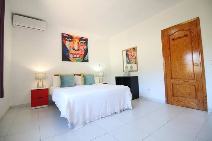 Chalet para 7 personas, con terraza y jardín además de piscina y vistas, Se admiten mascotas en Ibiza - 4