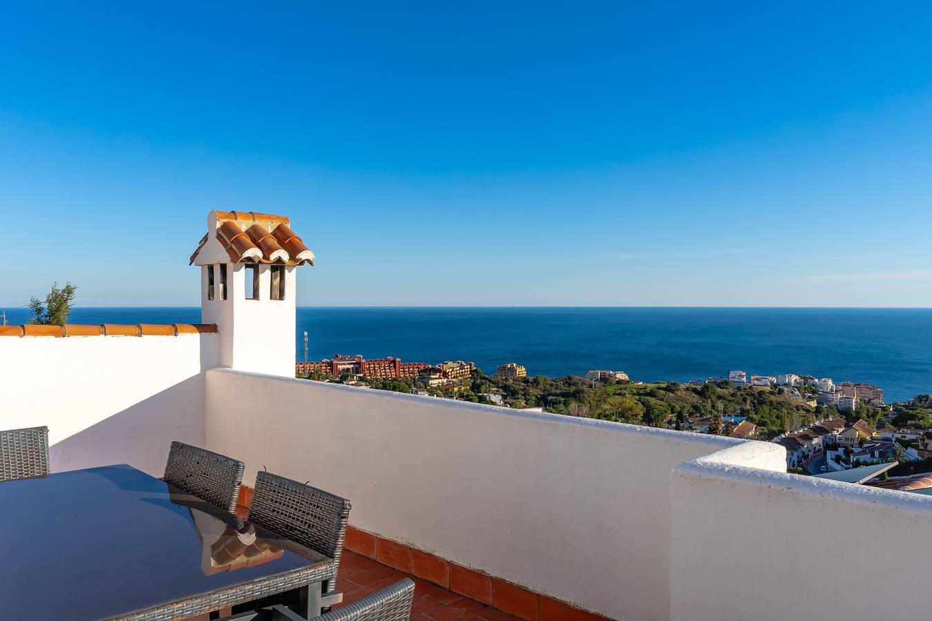 Maison de vacances 'París' avec vue mer, Wi-Fi et climatisation in La Capellania, Benalmádena