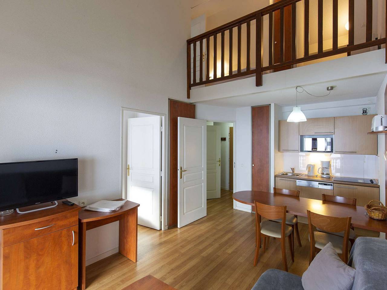 Appartement entier, Charmant Duplex 7 Pers. avec Terrasse Sud, Piscine, et Fitness à La Mongie in La Mongie, Bagnères-de-Bigorre