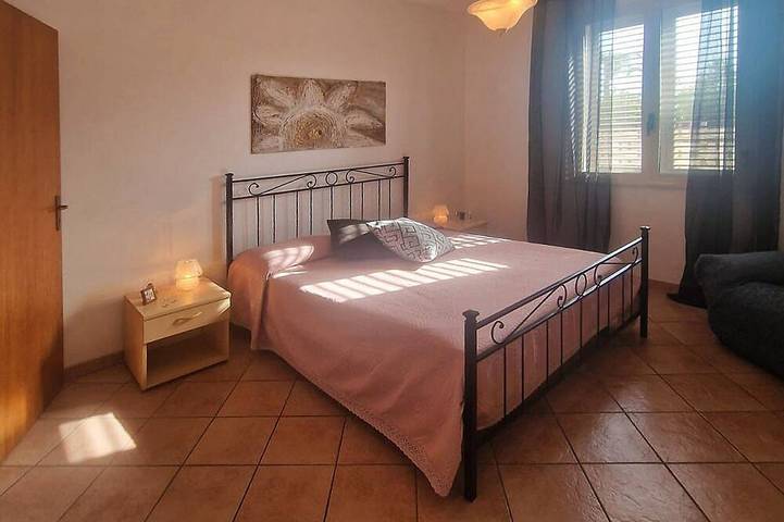 Spacious Villa with Garden, Wifi, A/C, Outdoor kitchen, short walk to the Sea in Piana Calzata, Campofelice di Roccella