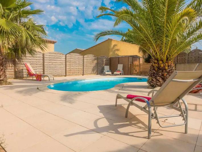 Gîte pour 10 personnes, avec Terrasse ainsi que Jardin et Piscine à Mirepeisset