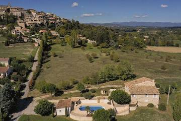Location de vacances pour 7 personnes, avec jardin à Dauphin (homonymie)