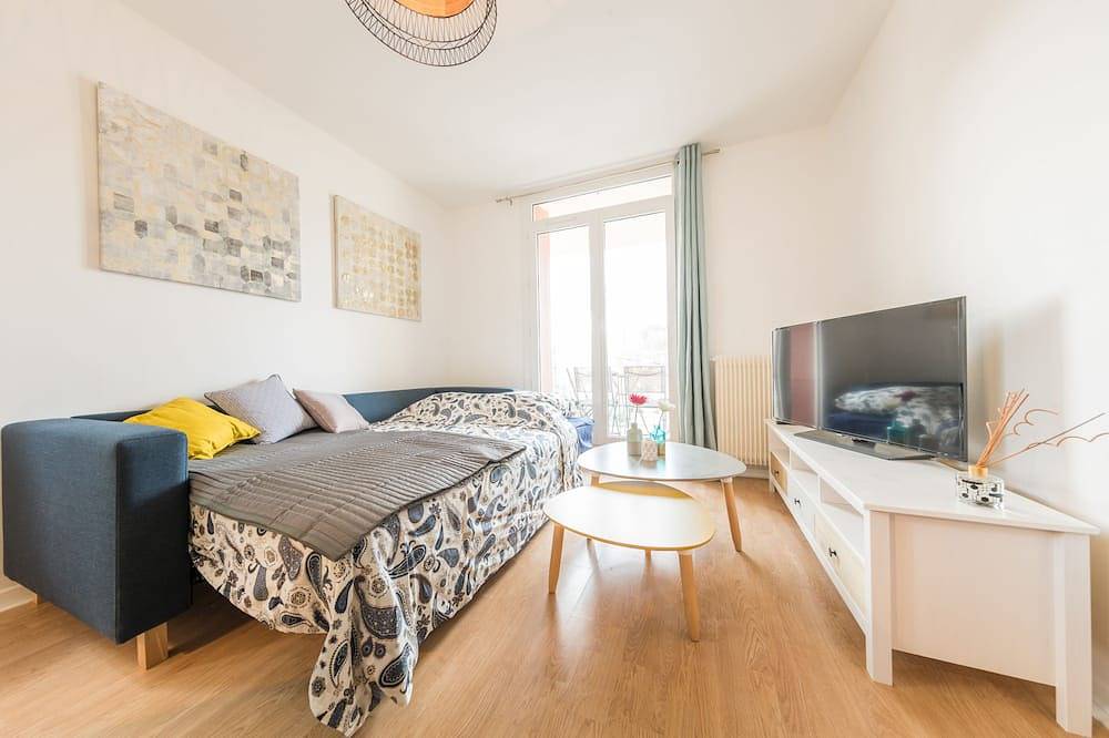 Entire apartment, Appart \"les Elfes\" T2 - 3 - 200 m de la Plage in Le Pradet, Toulon region