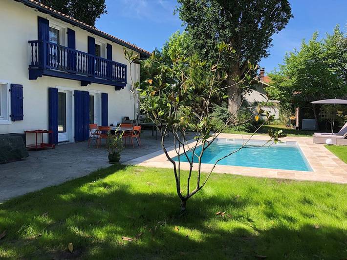 Chambre d’hôte pour 3 personnes, avec jardin et piscine