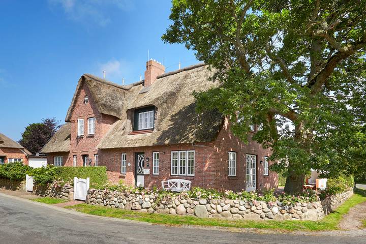 Ferienhaus für 6 Personen, mit Terrasse und Sauna sowie Garten in Utersum