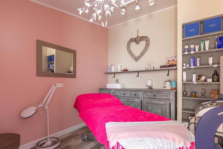 Location de vacances pour 2 personnes, avec piscine et jacuzzi ainsi que jardin et sauna à Gémozac - 3