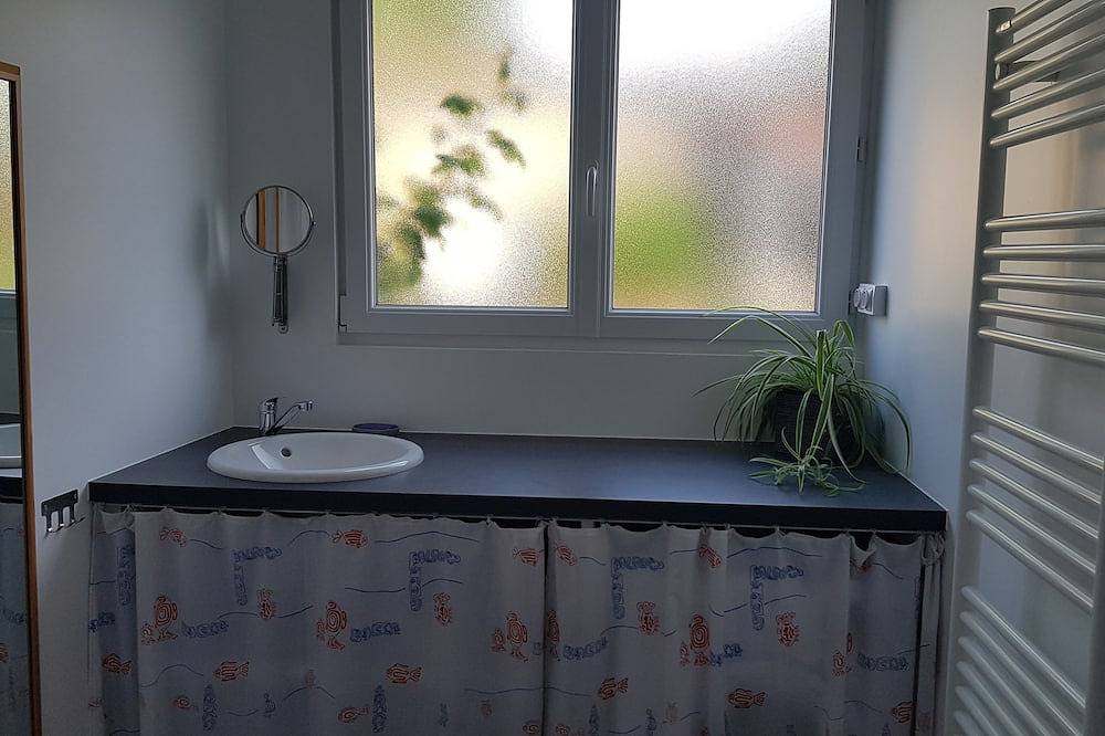 Typical house for 6 people, quiet location 1km from the beach in Saint-Quay-Portrieux, Côte de Goëlo