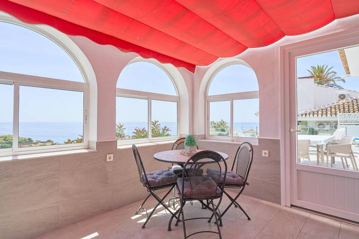 Villa 'La Chinita' mit Meer- und Bergblick, Pool und WLAN in Playa de Burriana, Nerja