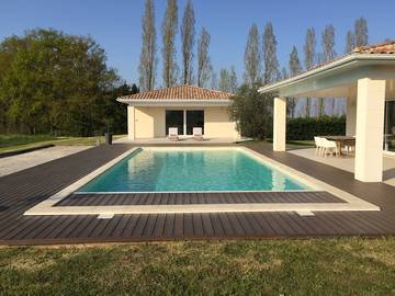 Cottage pour 2 personnes, avec piscine et jardin à Pompignac