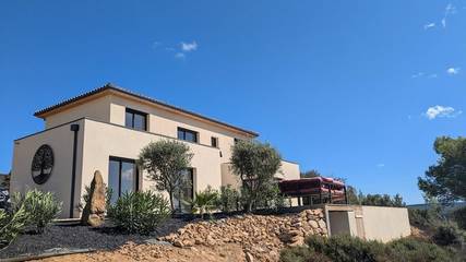 Location de vacances pour 10 personnes, avec piscine ainsi que jardin et vue à Saint-André-de-Roquelongue