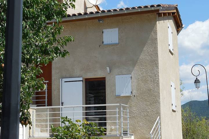 Gîte pour 2 personnes, avec jardin à Draix