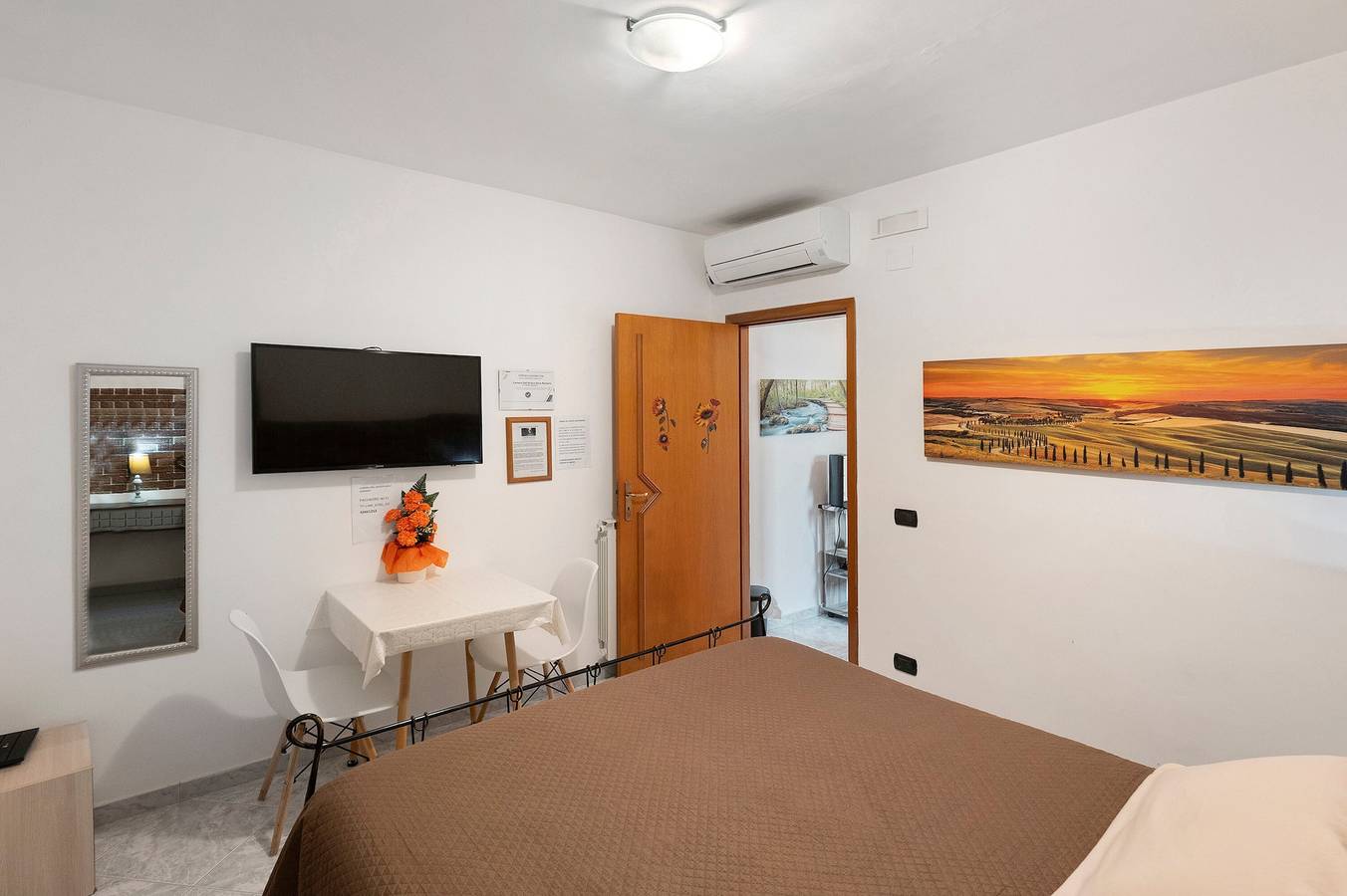 Zimmer 'Camera Doppia Dell'Arco Romano' mit privater Terrasse, Wlan und Klimaanlage in Pozzuoli, Neapel Provinz