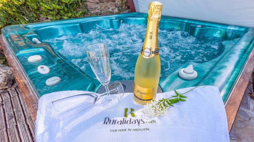 Finca für 8 Personen, mit Pool und Whirlpool sowie Balkon/Terrasse, mit Haustier in Sayalonga - 3