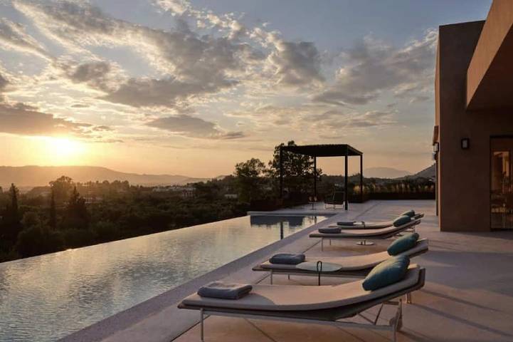 Villa for 8 people, with garden and terrace in Kalamaki