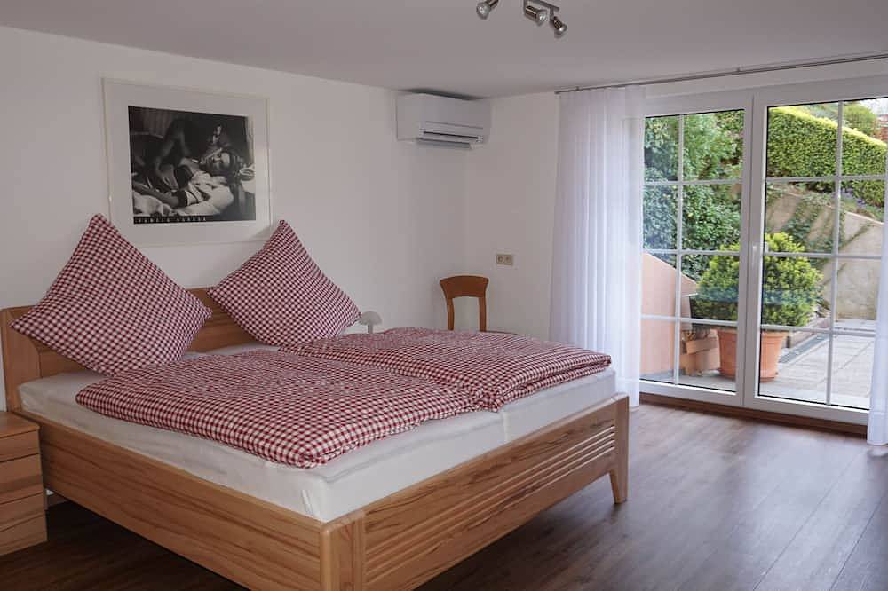 Apartamento inteiro, Apartamento 'Ferienwohnung Anna Durbach' com Varanda, Wi-Fi e Ar Condicionado in Durbach, Central Black Forest