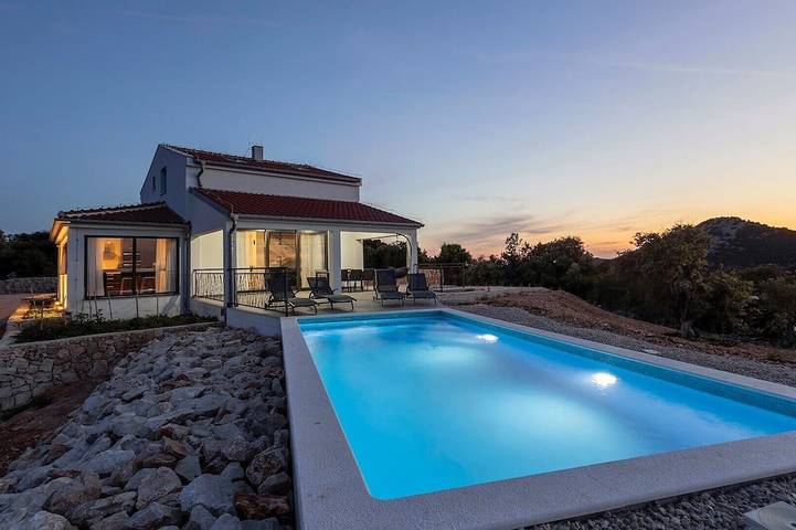 Villa pour 6 personnes, avec terrasse et jardin à Sali