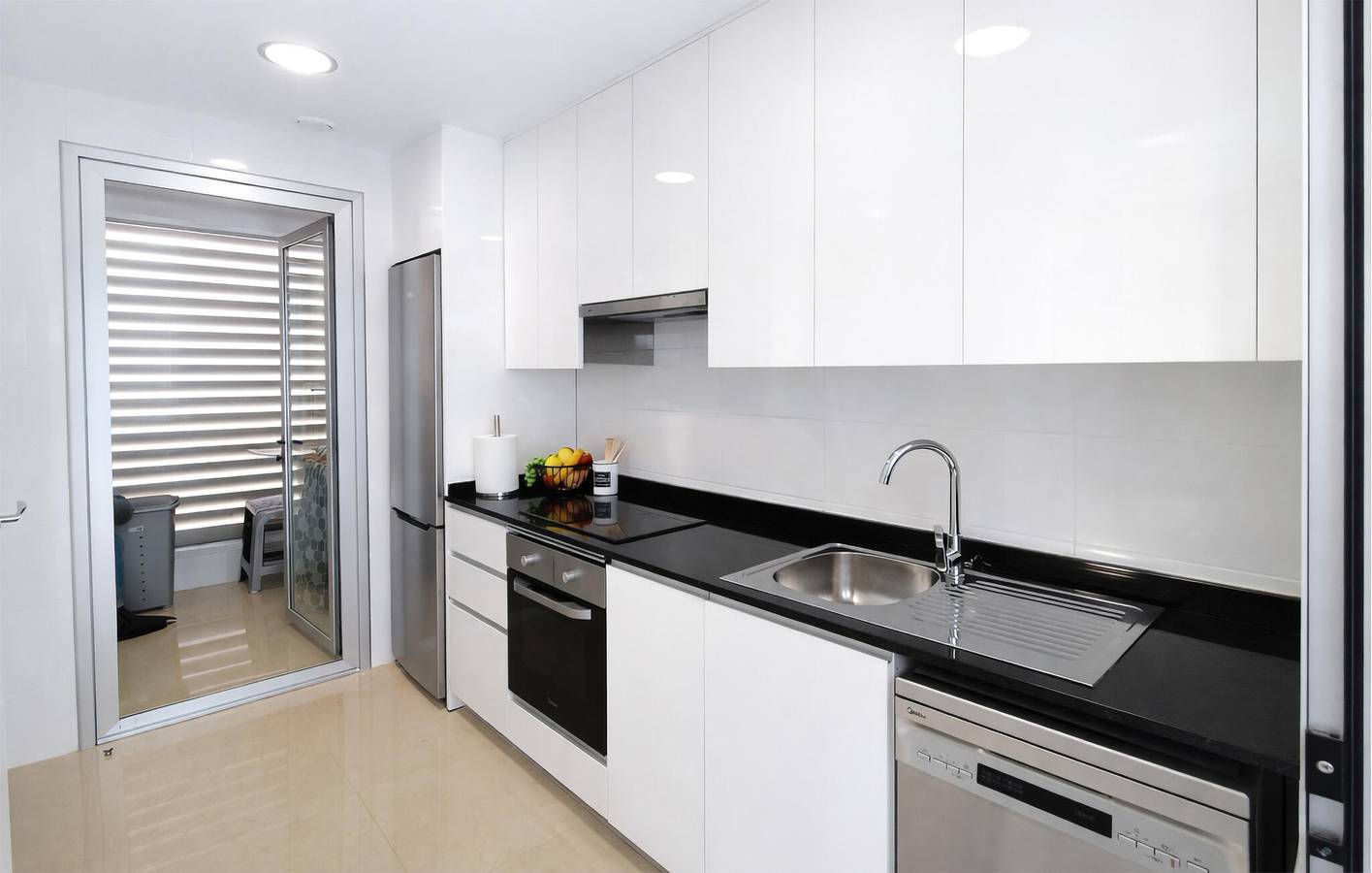 Apartamento vacacional entero, Encantador apartamento de 2 dormitorios con piscina, garaje y terraza cerca de Playa Cudolà in Cabanes, Costa del Azahar