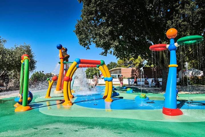 Camping für 5 Personen, mit Terrasse in Funtana - 4