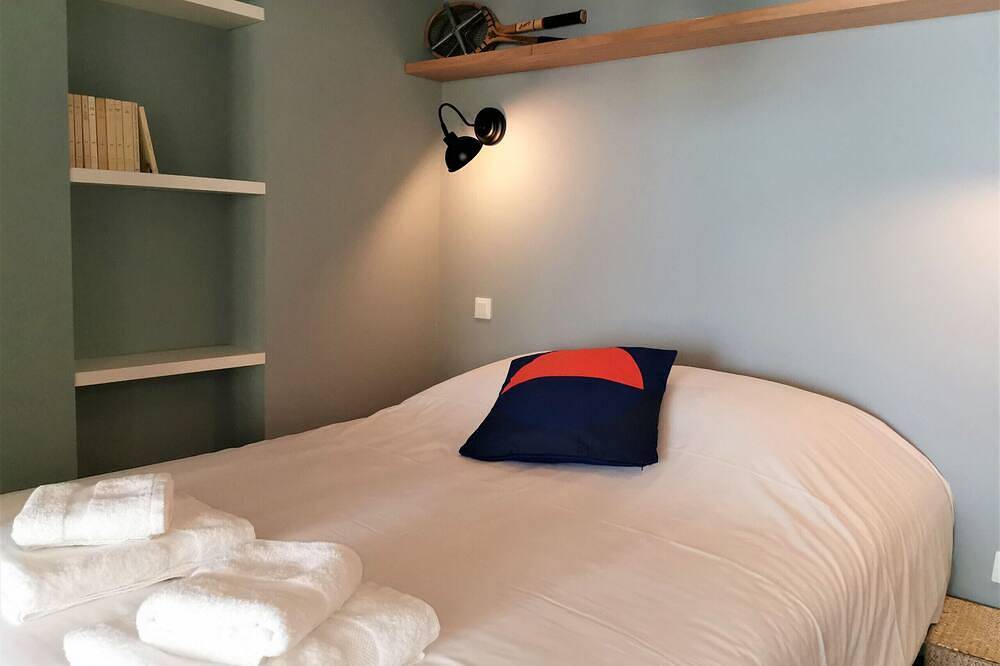 Entire apartment, Villa Henry - Apartment 4 pe. - Facing the Beach in Les Sables-d'Olonne, Vendée