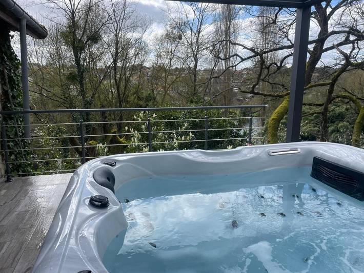 Location de vacances pour 4 personnes, avec jardin ainsi que balcon et jacuzzi à Thouars - 2