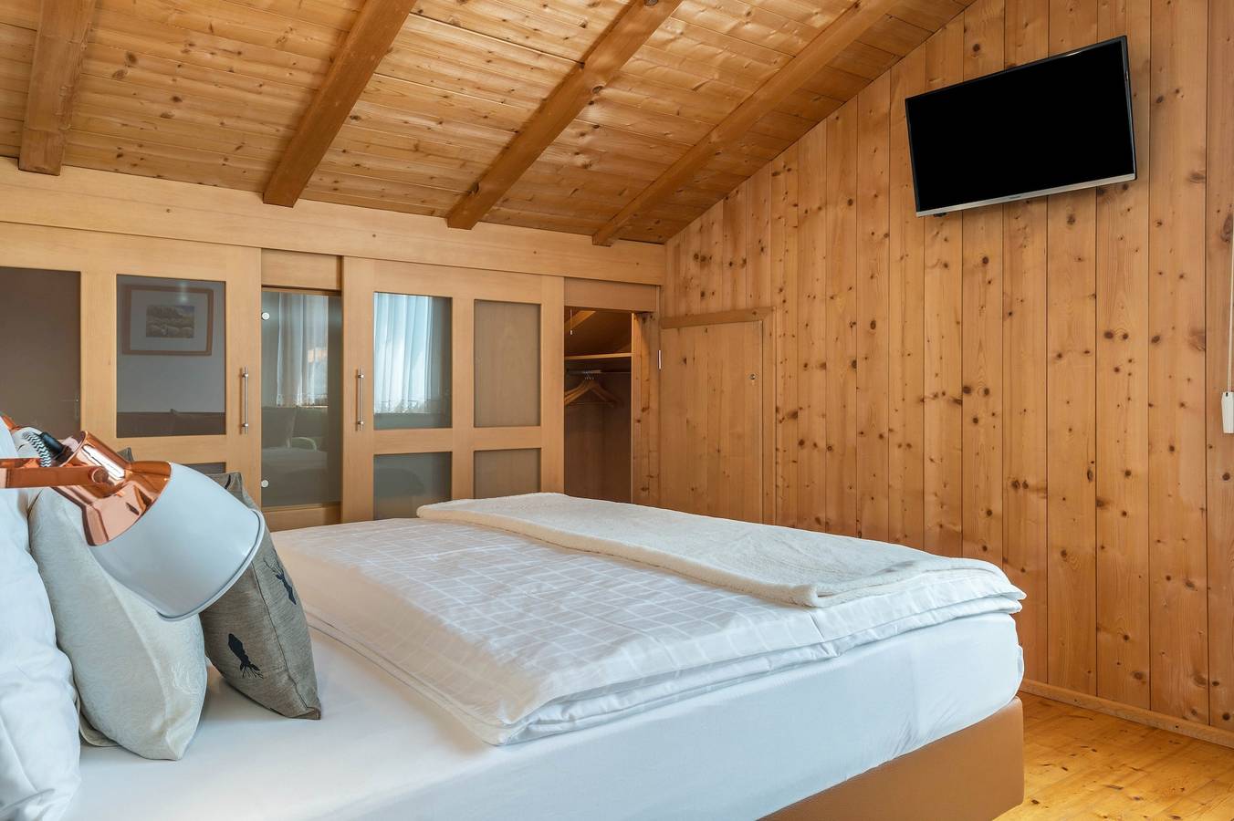 Apartamento entero, Apartamento vacacional "Ritschhof Fichte" con vistas a la montaña, terraza privada y Wi-Fi in San Pietro in Valle, Laion