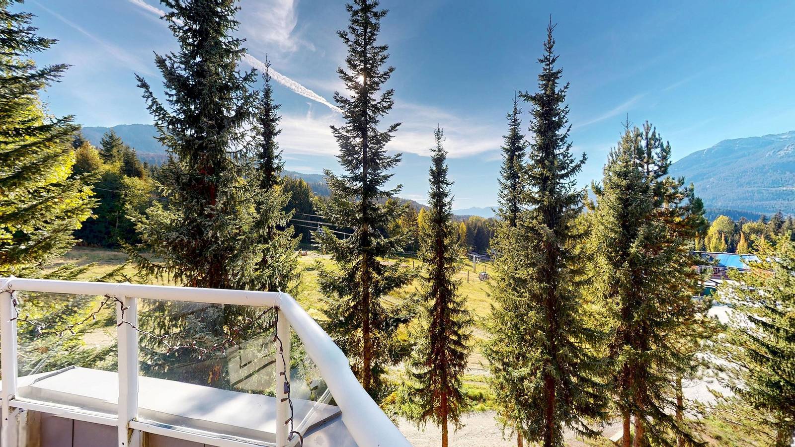 Geheel appartement, Slope-Side Luxury Condo with Stunning Views of Blackcomb  Mountain Ski Runs - pool - hot tubs - Aspens 309 in Whistler, Whistler Blackcomb