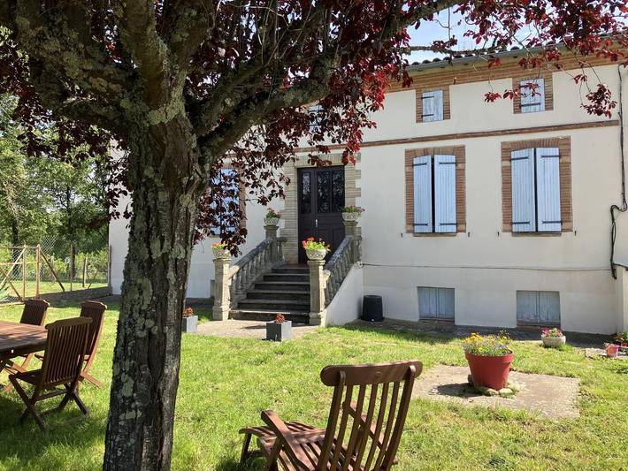 Gîte pour 6 personnes, avec jardin à Villaudric