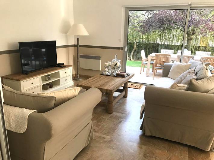 Location de vacances pour 6 personnes, avec jardin ainsi que terrasse et piscine à Saint-Quentin-la-Poterie - 2