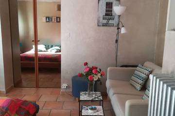 Gîte pour 2 personnes, avec terrasse ainsi que jardin et piscine à Meyreuil