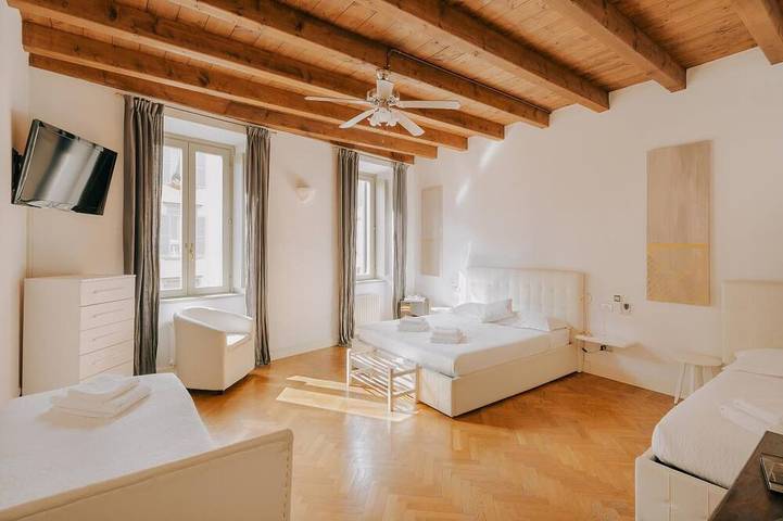 Simply bright quad room in Bergamo, Bergamo Province