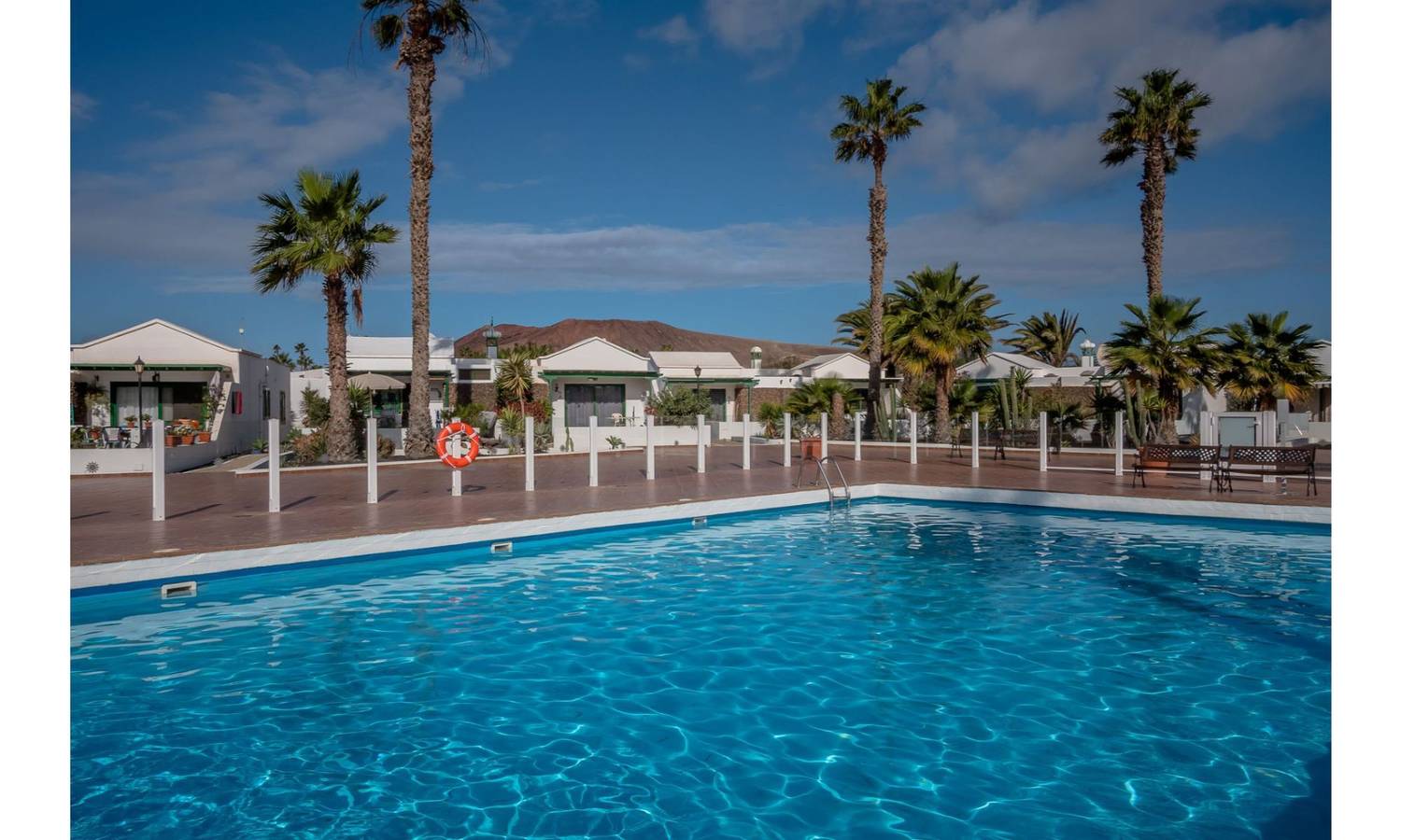 Entire apartment, Apartment 'Jardin de Sol 11' with Terrace and Shared Pool  in Playa Blanca, Yaiza