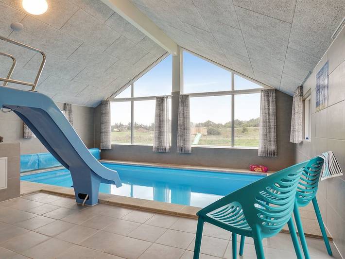 Ferienhaus für 14 Personen, mit Whirlpool und Terrasse sowie Pool und Sauna