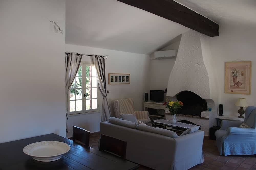 Maison rénovée avec piscine chauffée sur le Golf v. St-Tropez au milieu des vignes in Le Plan-de-la-Tour, Région de Draguignan