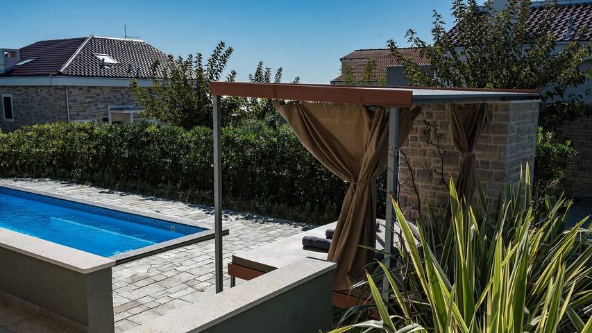 Villa für 9 Personen, mit Pool und Garten in Novalja - 2