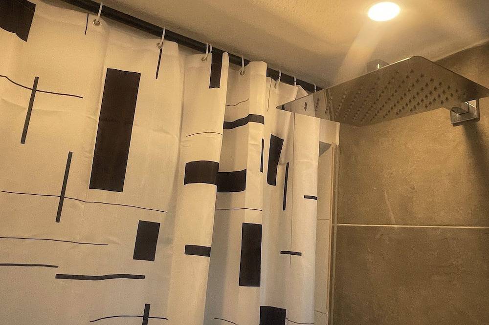 Entire apartment, 3 Room Apartment close to Airport and Fair( Up to 6 Guests, Garage, Wifi) in Leinfelden-Echterdingen, Landkreis Esslingen