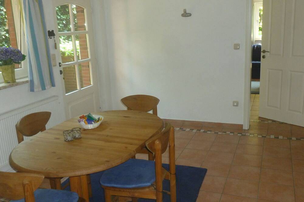 Ganze Wohnung, Gepflegte Ferienwohnung im Einfamilienhaus, zentrumsnah und doch im Grünen in Rendsburg, Nord-Ostsee-Kanal
