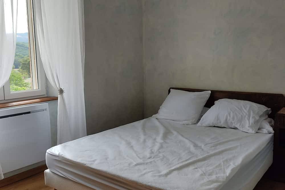 Renovated house in the countryside in Vabres-l'Abbaye, Parc naturel régional des Grands Causses