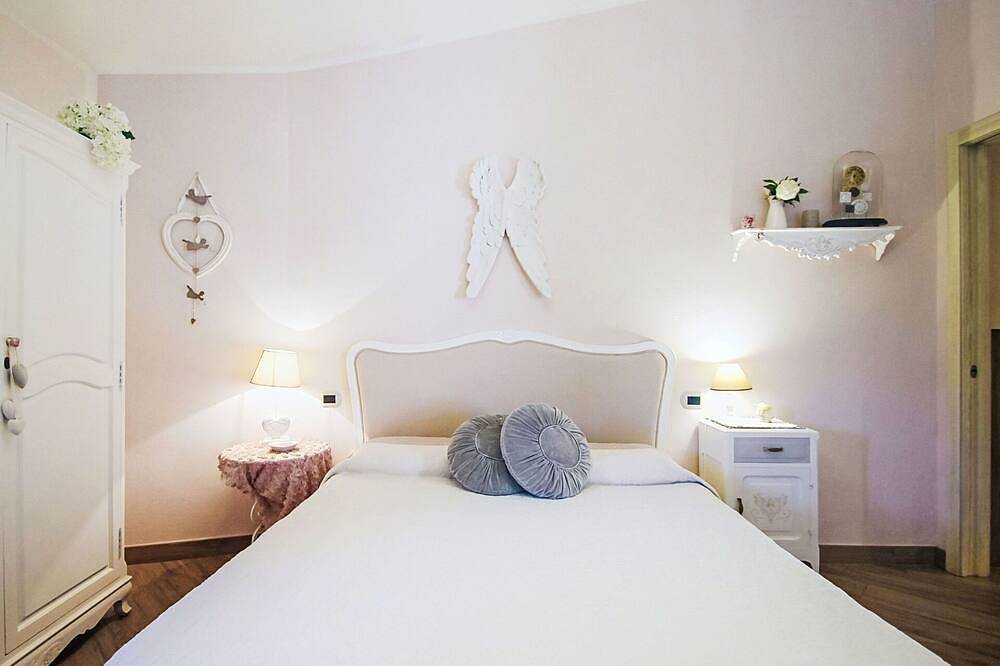 Caratteristica villa indipendente per 3 ospiti con Wifi, A/C, Tv, terrazza e animali ammessi in Comeglio, Moneglia
